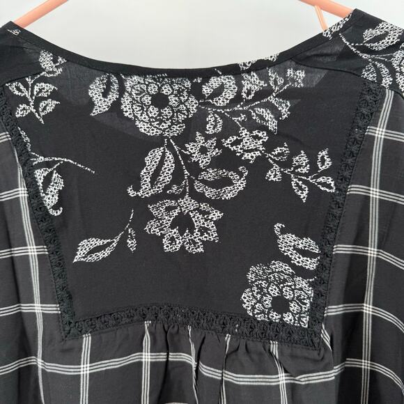 Catherines Blouse Size 2XWP (22/24WP) NWT Georgette B&W Plaid Floral Bell Sleeve - Picture 11 of 13